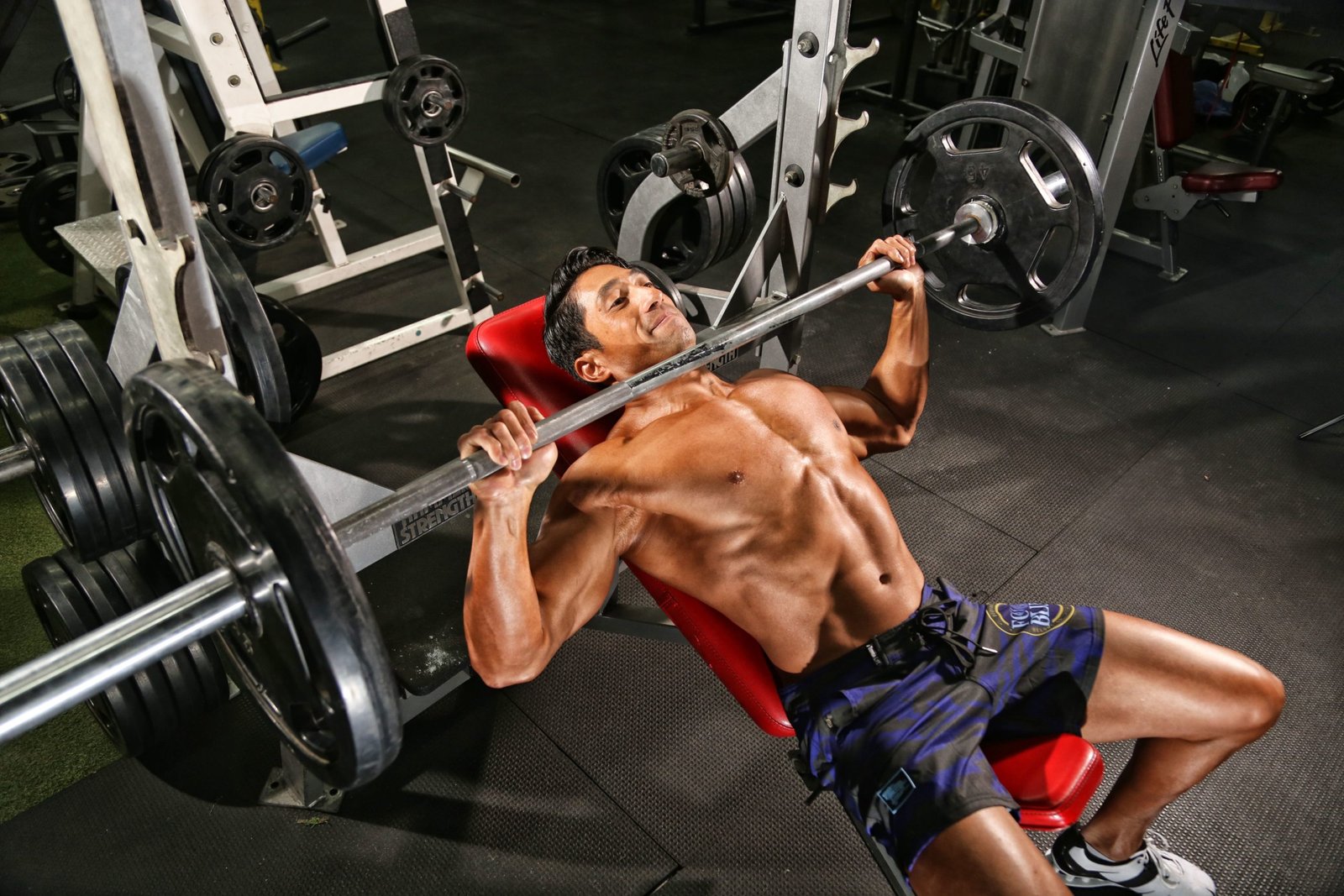 INCLINE BENCH PRESS